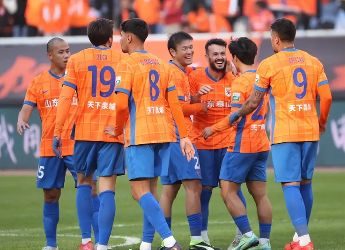 江南体育官网-泰山队跟队记者:杨希基本没戏,胸前广告要价太高,股改没进展,足校|山东泰山|陈永|俱乐部|球队|报价_新浪体育_新浪新闻