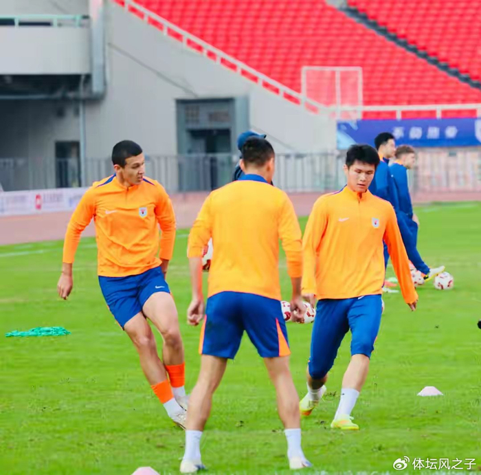 江南体育官网-泰山队跟队记者:杨希基本没戏,胸前广告要价太高,股改没进展,足校|山东泰山|陈永|俱乐部|球队|报价_新浪体育_新浪新闻